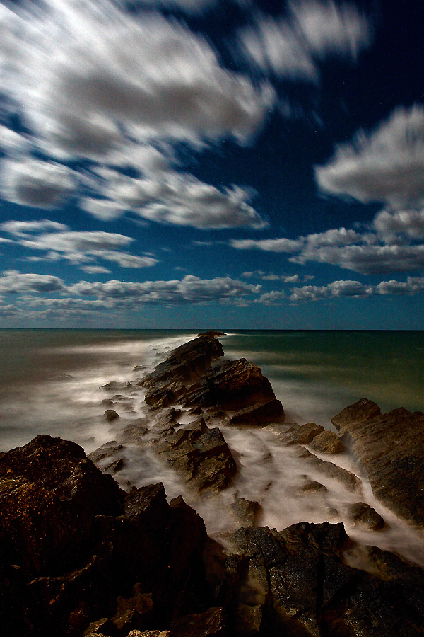 Scogliera in notturna