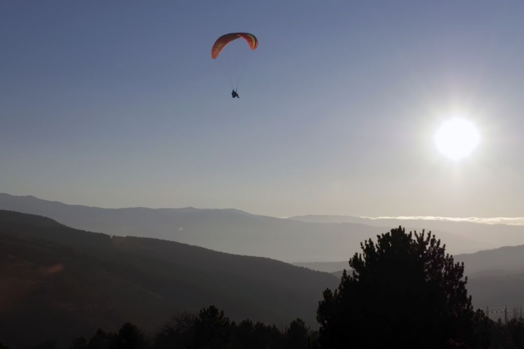 Parapendio al tramonto