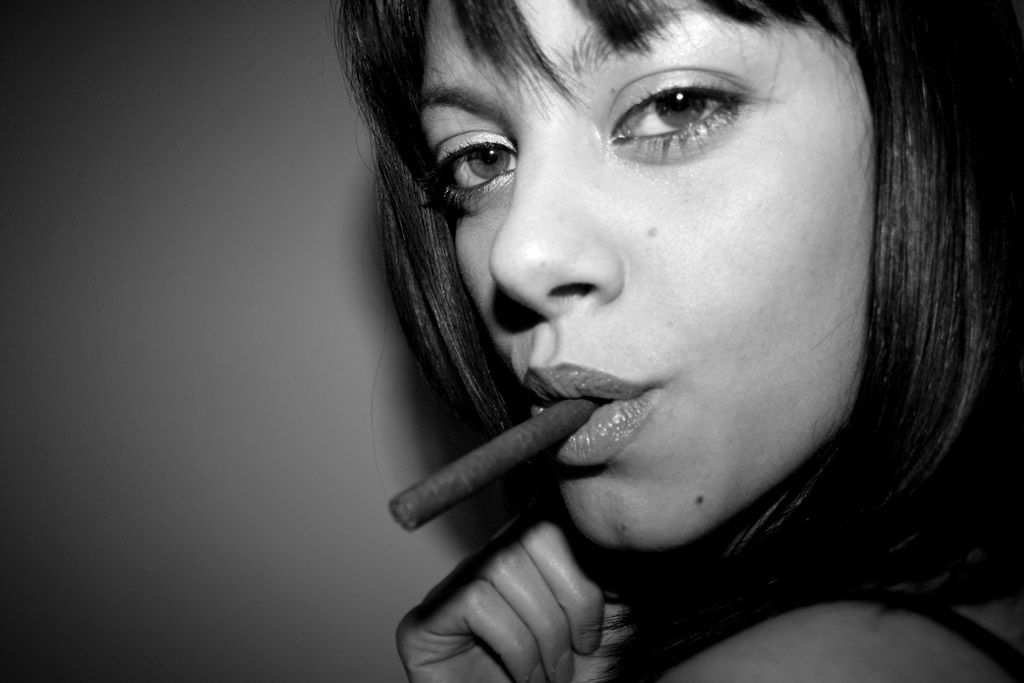 La donna e il sigaro