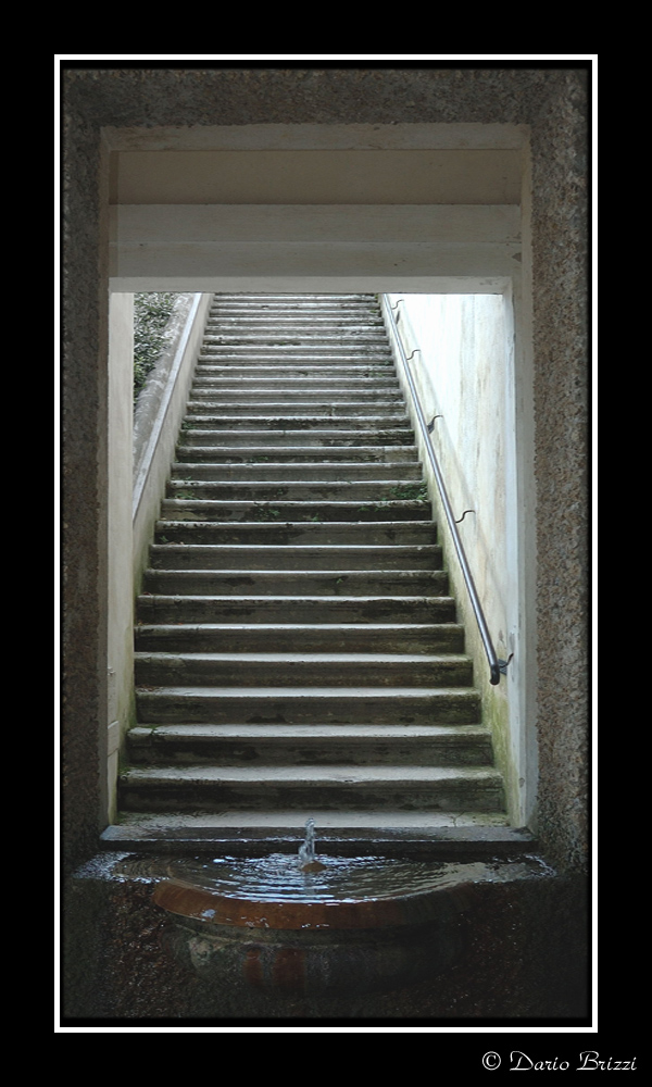 Ai piedi della scala... splash