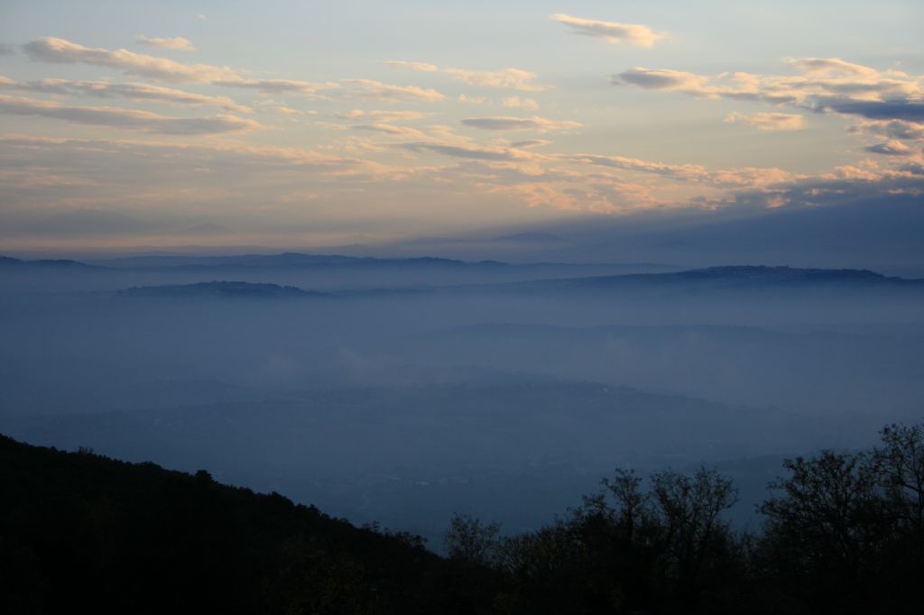 panorama dal Monte Conero con nebbia