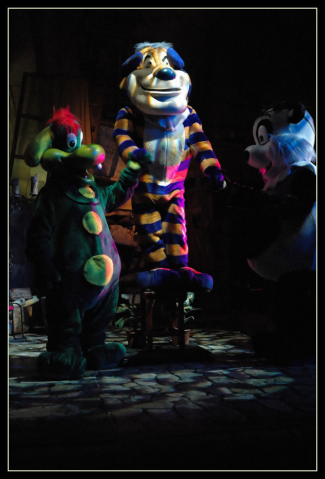 Gardaland, mentre i bambini guardavano lo spettacolo .....