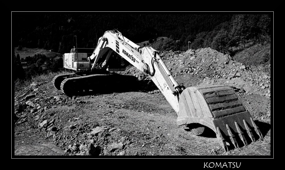 KOMATSU