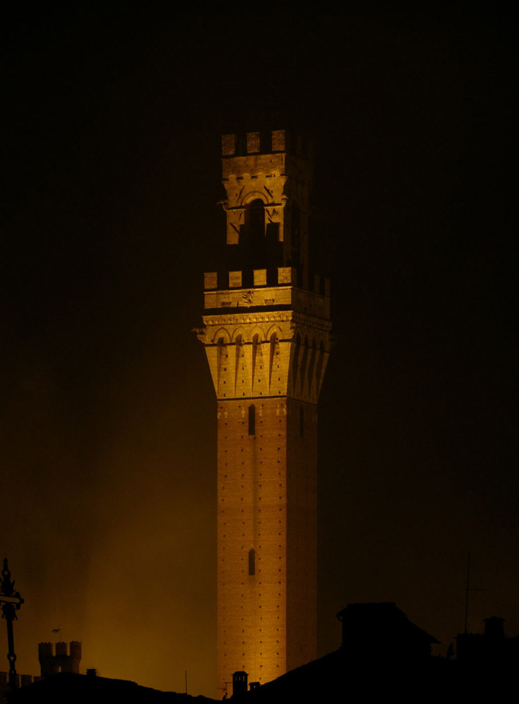 Torre del Mangia.. notturna
