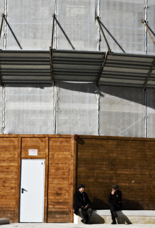 due amici sotto il sole di gennaio