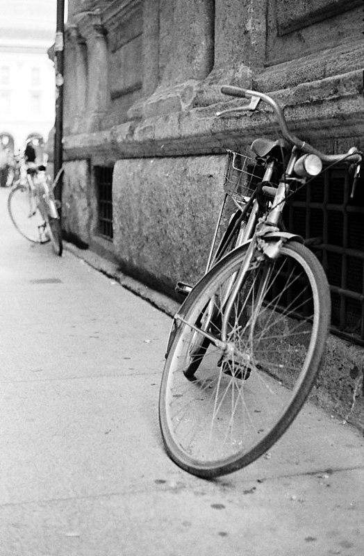 La distanza ci divider�