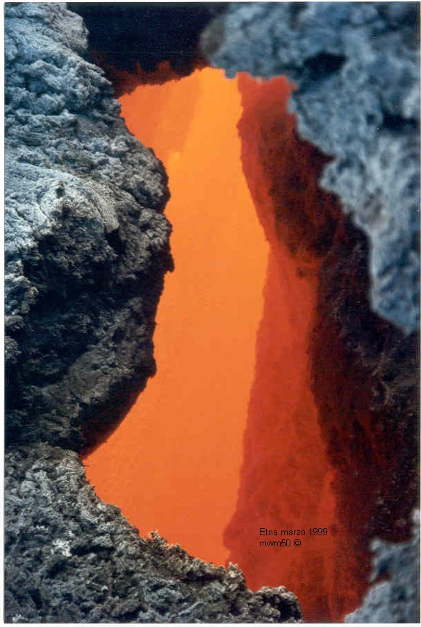 Etna eruzione 1999 cratere N/E fiume lavico 3