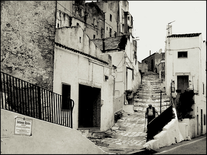 una salita e una discesa