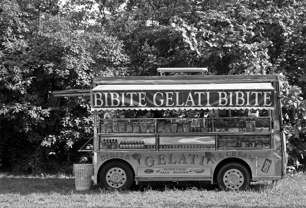 ...gelati...bibite...gelati...