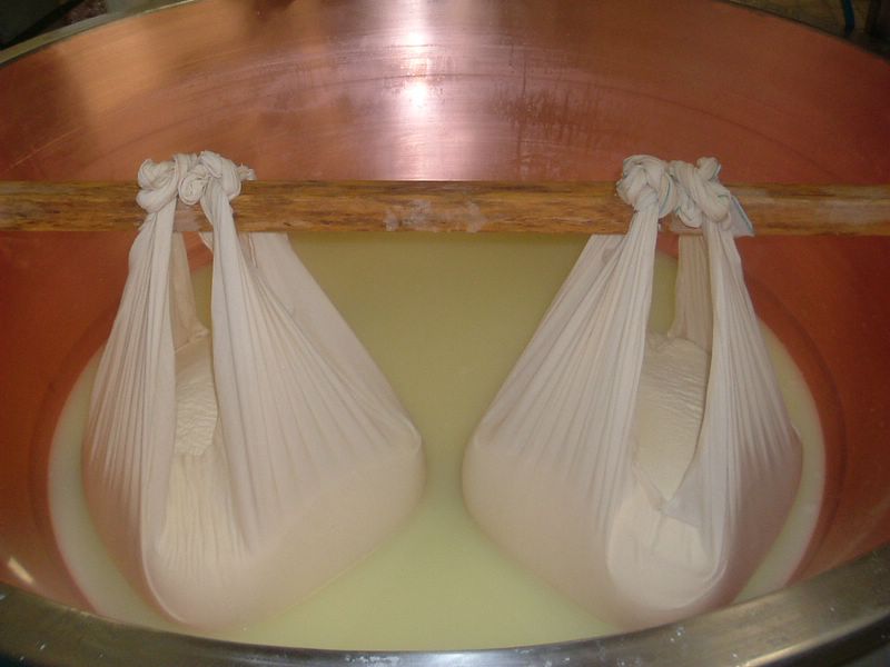 lavorazione parmigiano reggiano