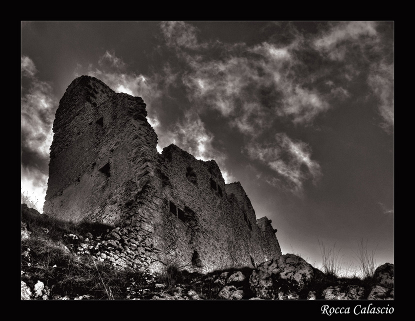 Black & white at Calascio