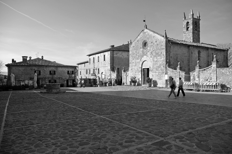 Monteriggioni piazza