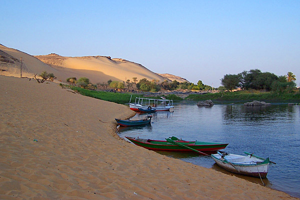 Lungo la riva del Nilo...