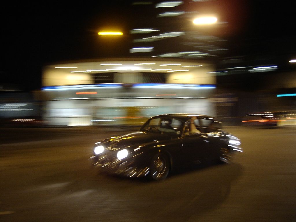 la macchina � ferma.� il mondo che si muove!