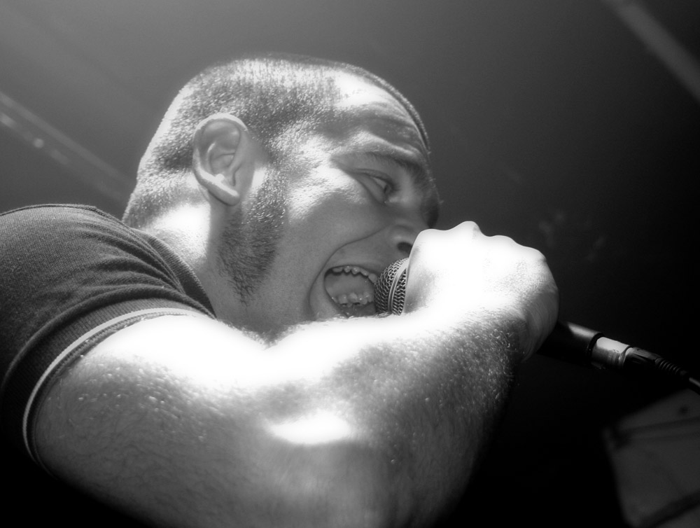 cantante UGUAGLIANZA