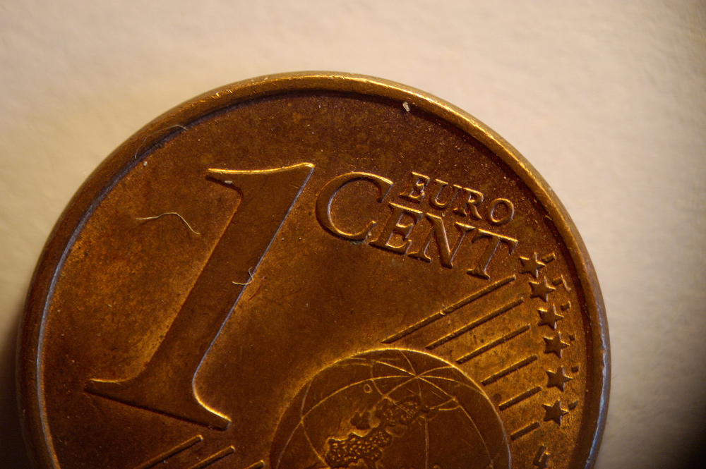 macro 1 cent con obiettivo "fatto in casa"