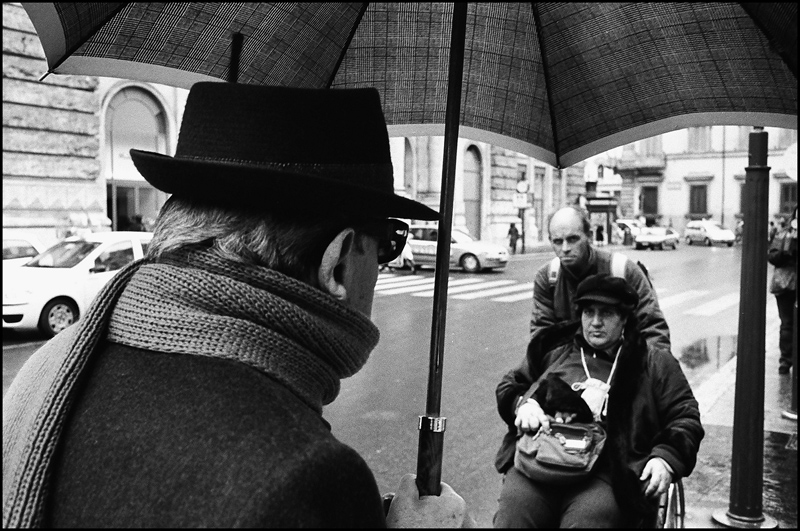 L'uomo con l'ombrello