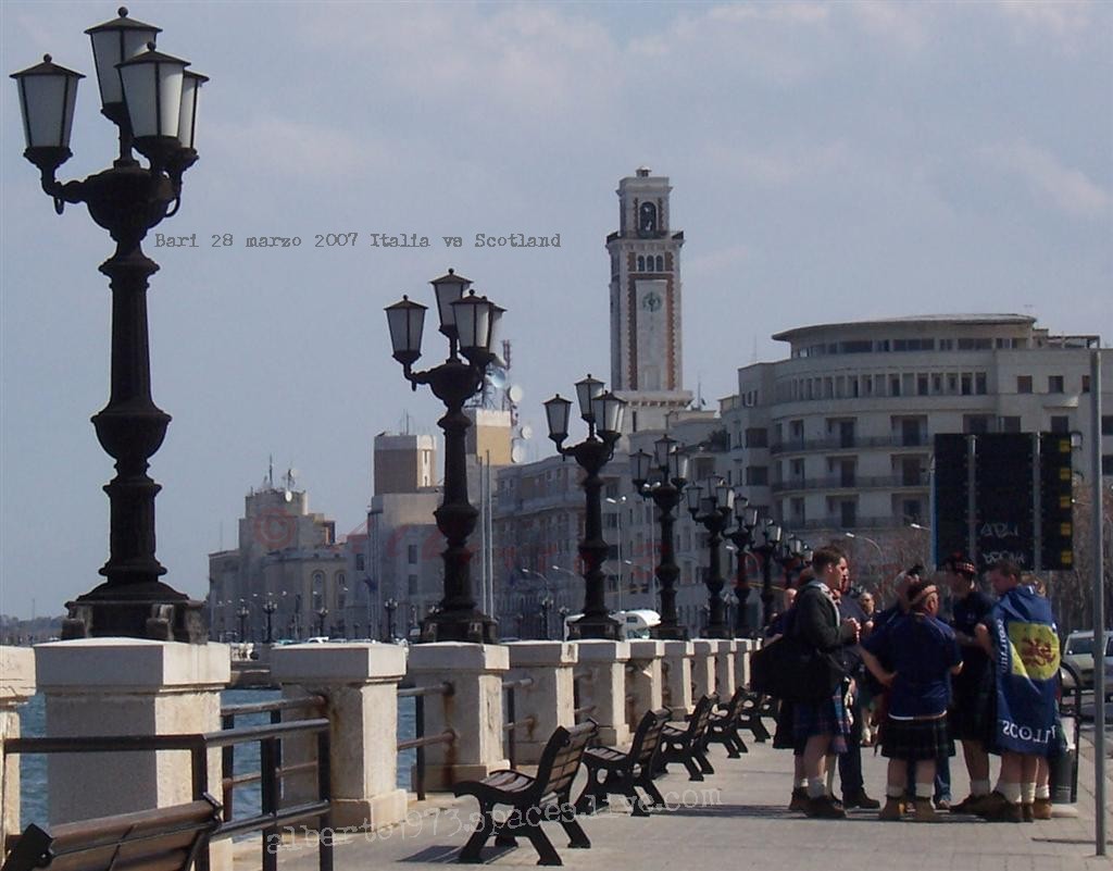 Tartan Army boys a Bari (gli scozzesi sul Lungomare)