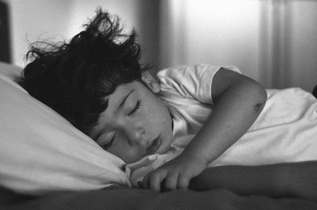 Riratto di giovane uomo nel sonno