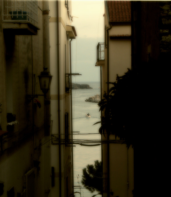 ...e la barca prende il largo.....