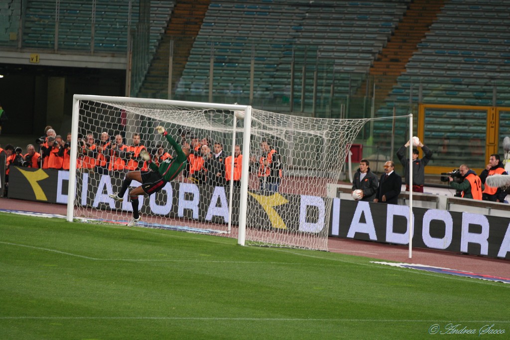 parata di dida....opsss...no...Gol della Roma