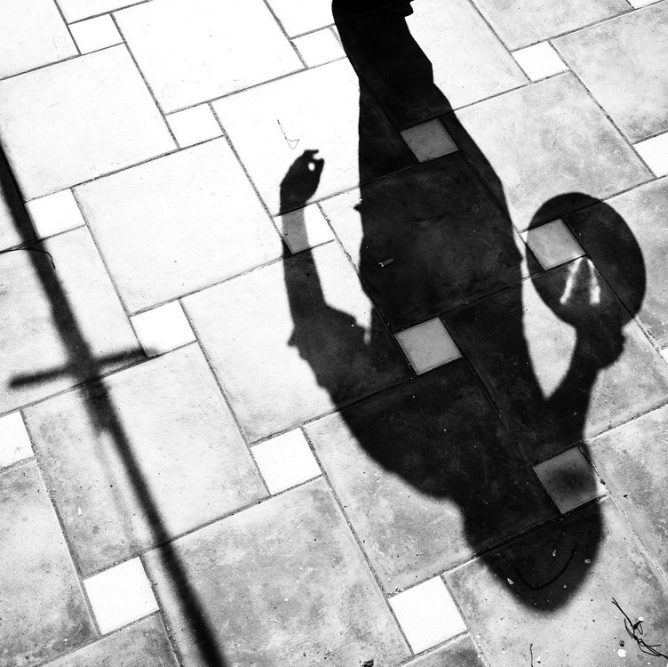 INRI o ROTORI.crocifissione immaginaria di un cacciatore di vasi.