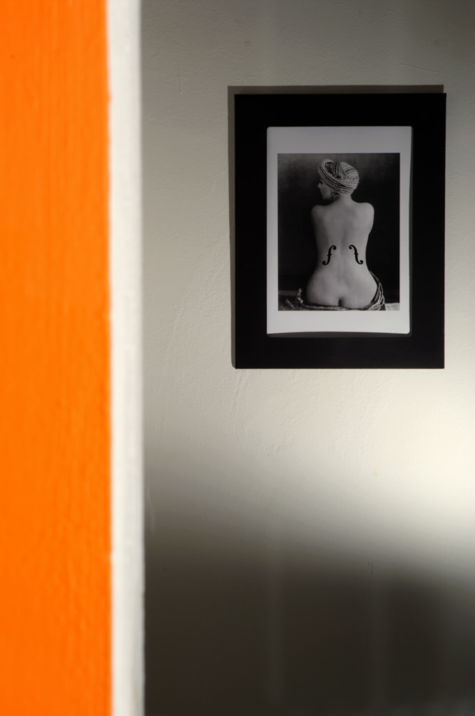 Bianco, Nero e... arancio