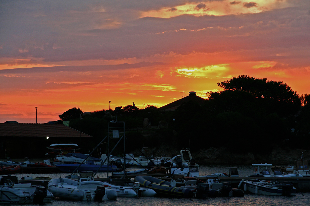 prime luci sul porto