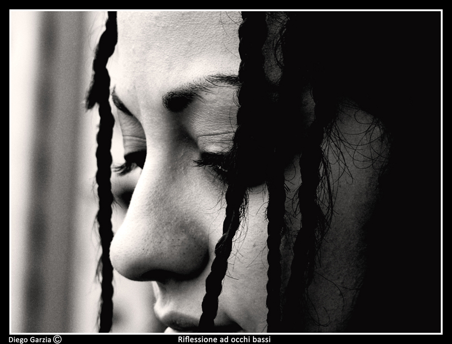 riflessione ad occhi bassi