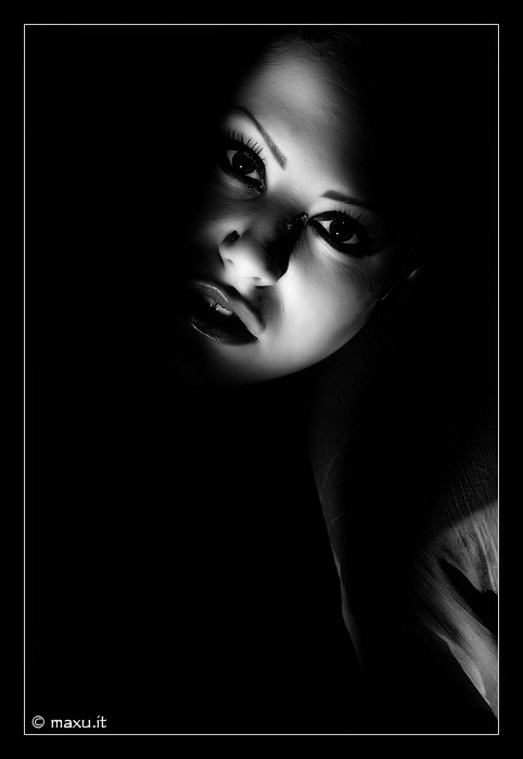 ...inseguendo il suo sguardo nel buio.