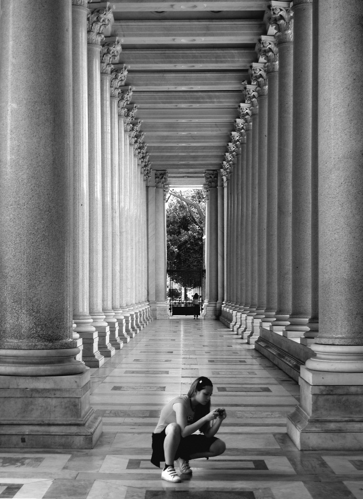 Come le quinte di un palcoscenico alla sua prima foto.