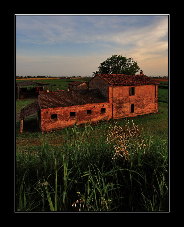 Tramonto di un casolare...