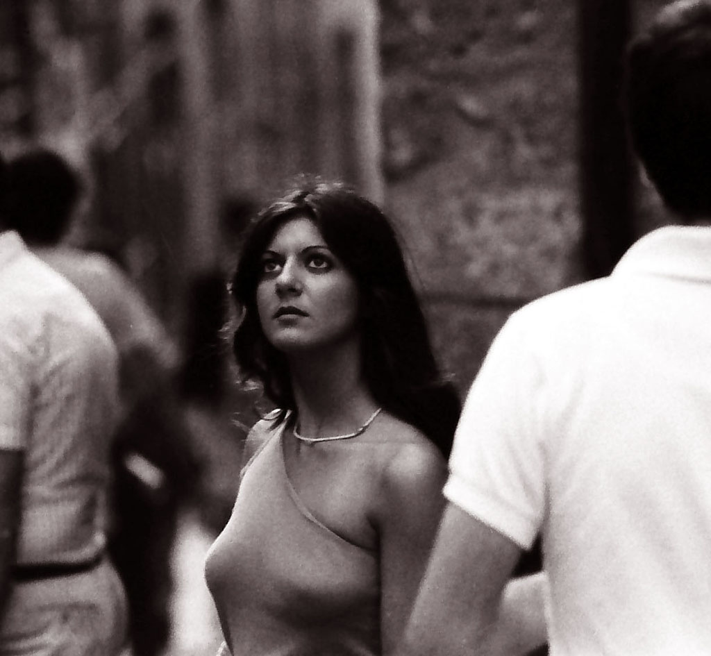 uno sguardo tra la folla