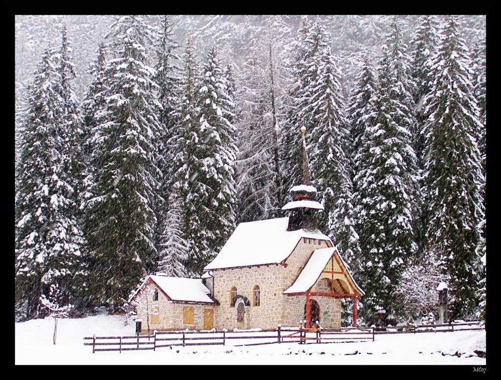 nevicata, lago di braies