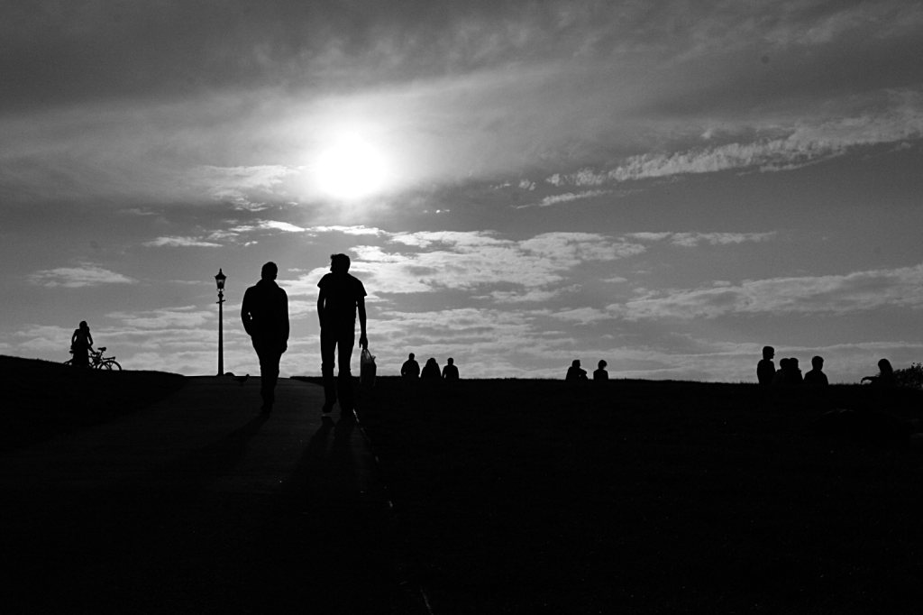 In bici, a piedi, a terra
