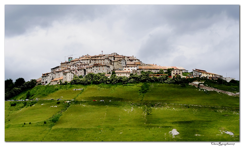 La splendida Castelluccio (Raduno Umbro giugno 2007)