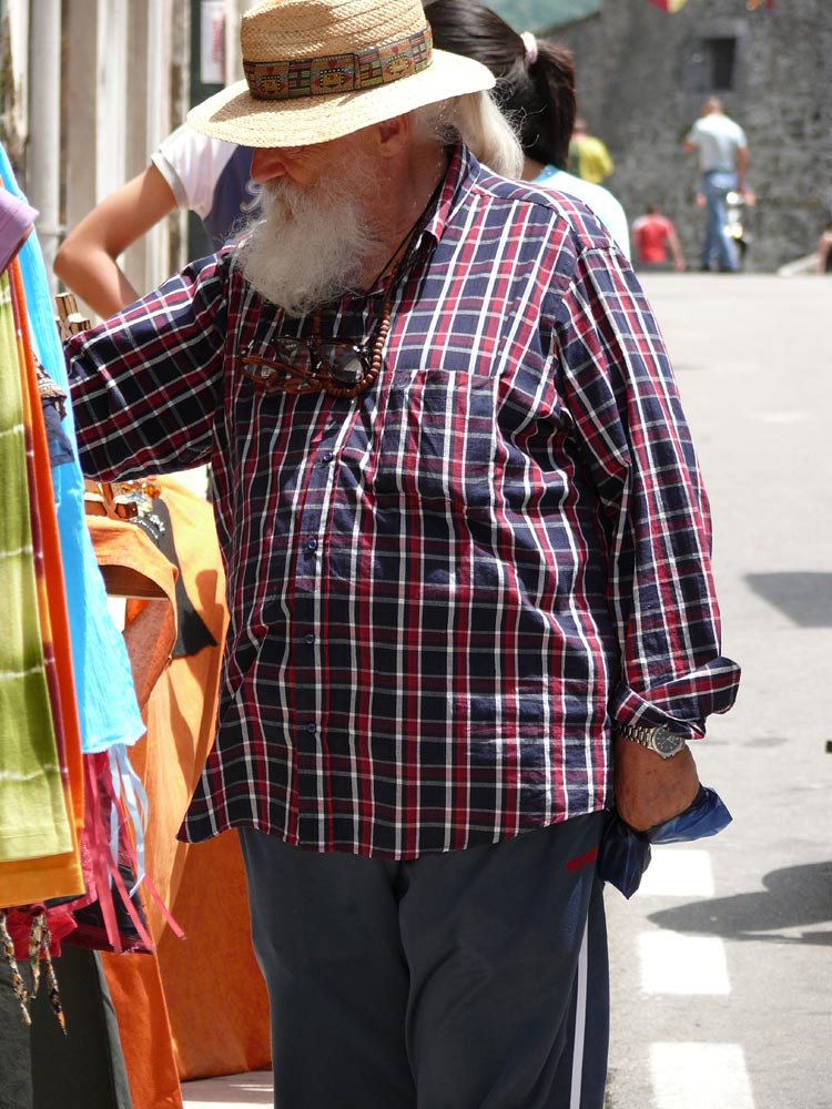 guardando le vetrine