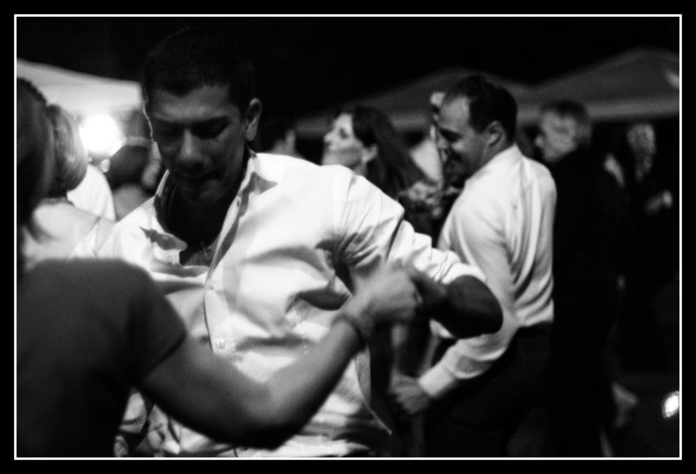 gli invitati ballano (2)