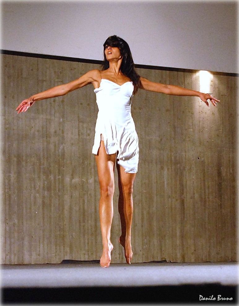 Ballerina (criminal -gotan project)