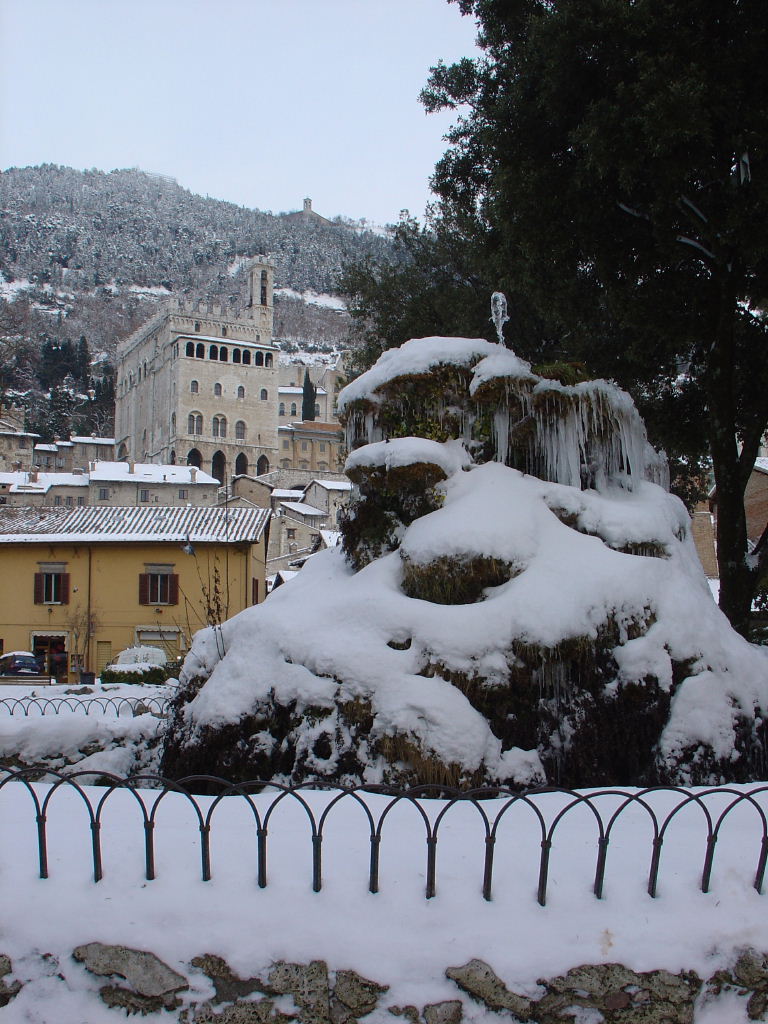 Gubbio sotto la neve