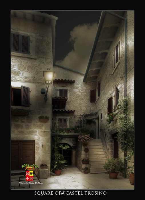 la piazzetta del paese