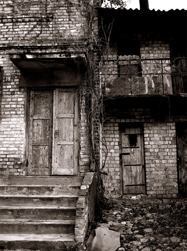 Due Porte-Due Storie