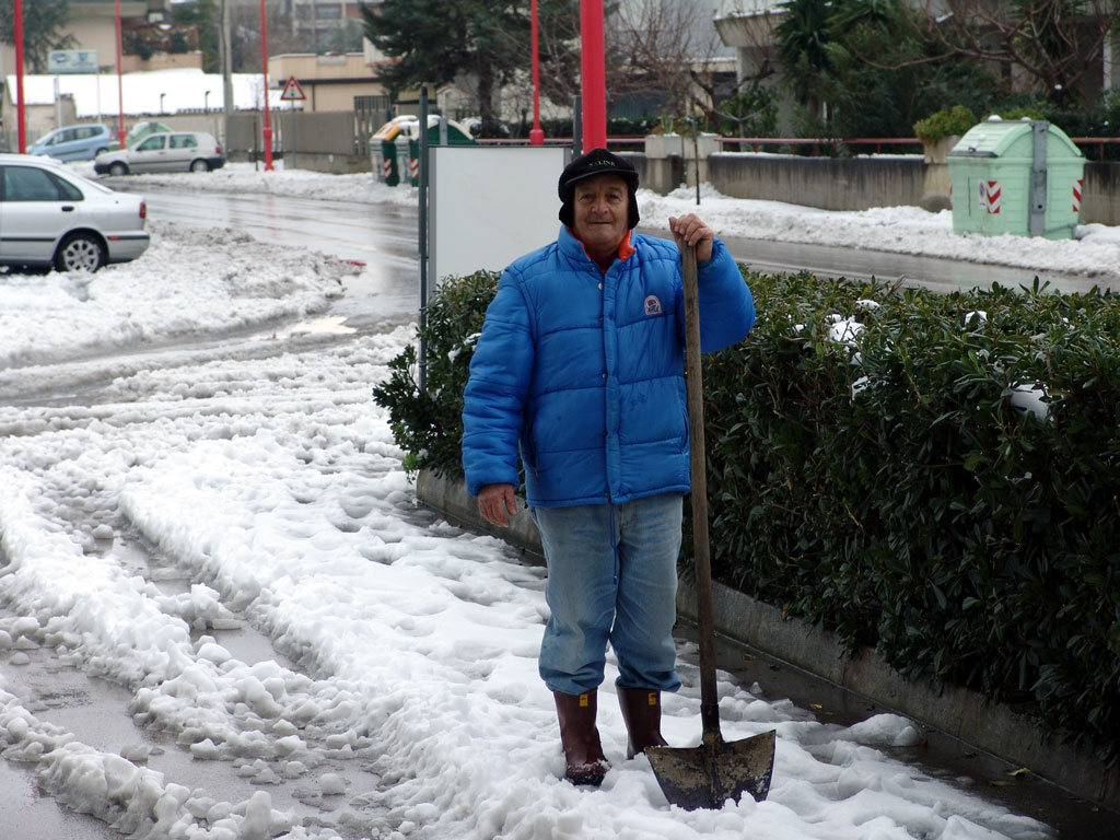 Con la neve si spala
