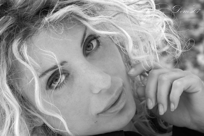 Giada mi guarda di nuovo e vedo il mondo B&W