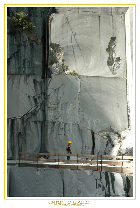 :: Un punto giallo ::