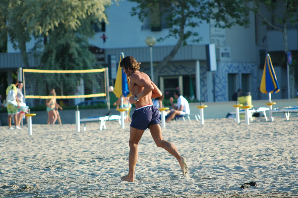 fuga illusoria dal necessario