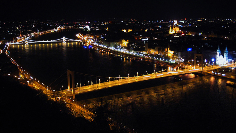 budapest by night