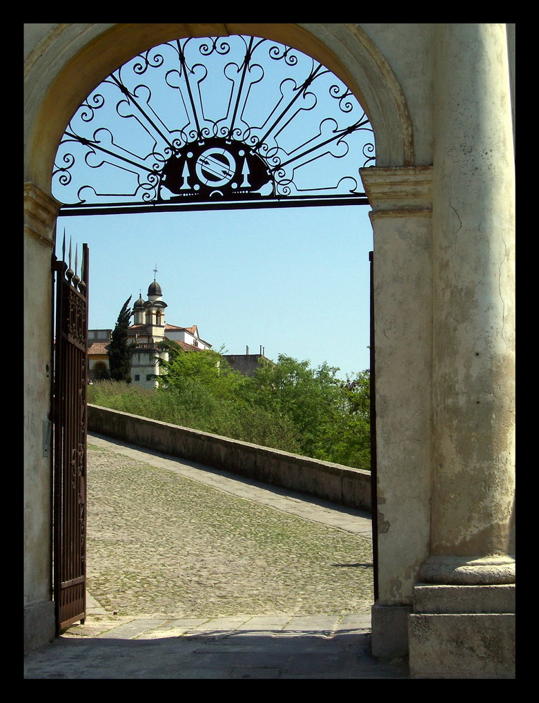 avanti � aperto.....