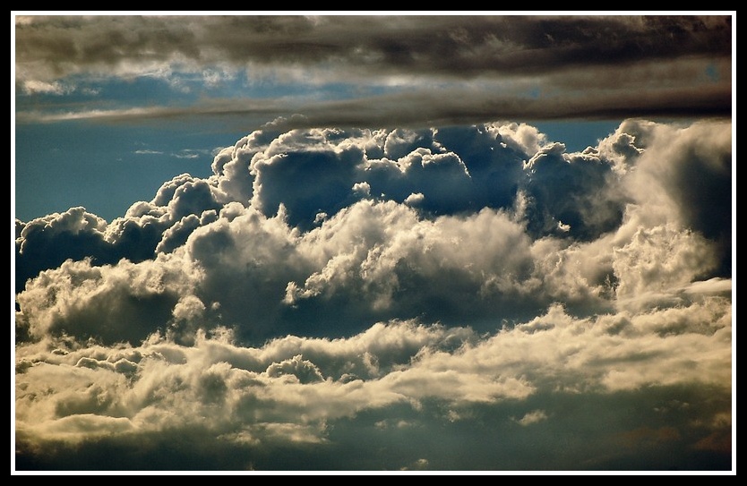 In un mare di nuvole