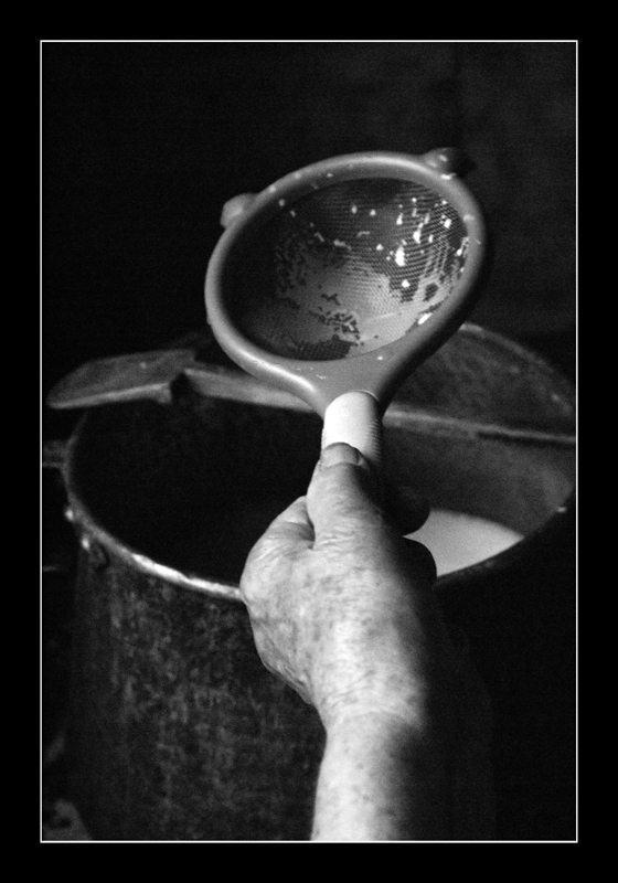 nonna Carmela e la sua ricotta (Sicilia agosto '07)